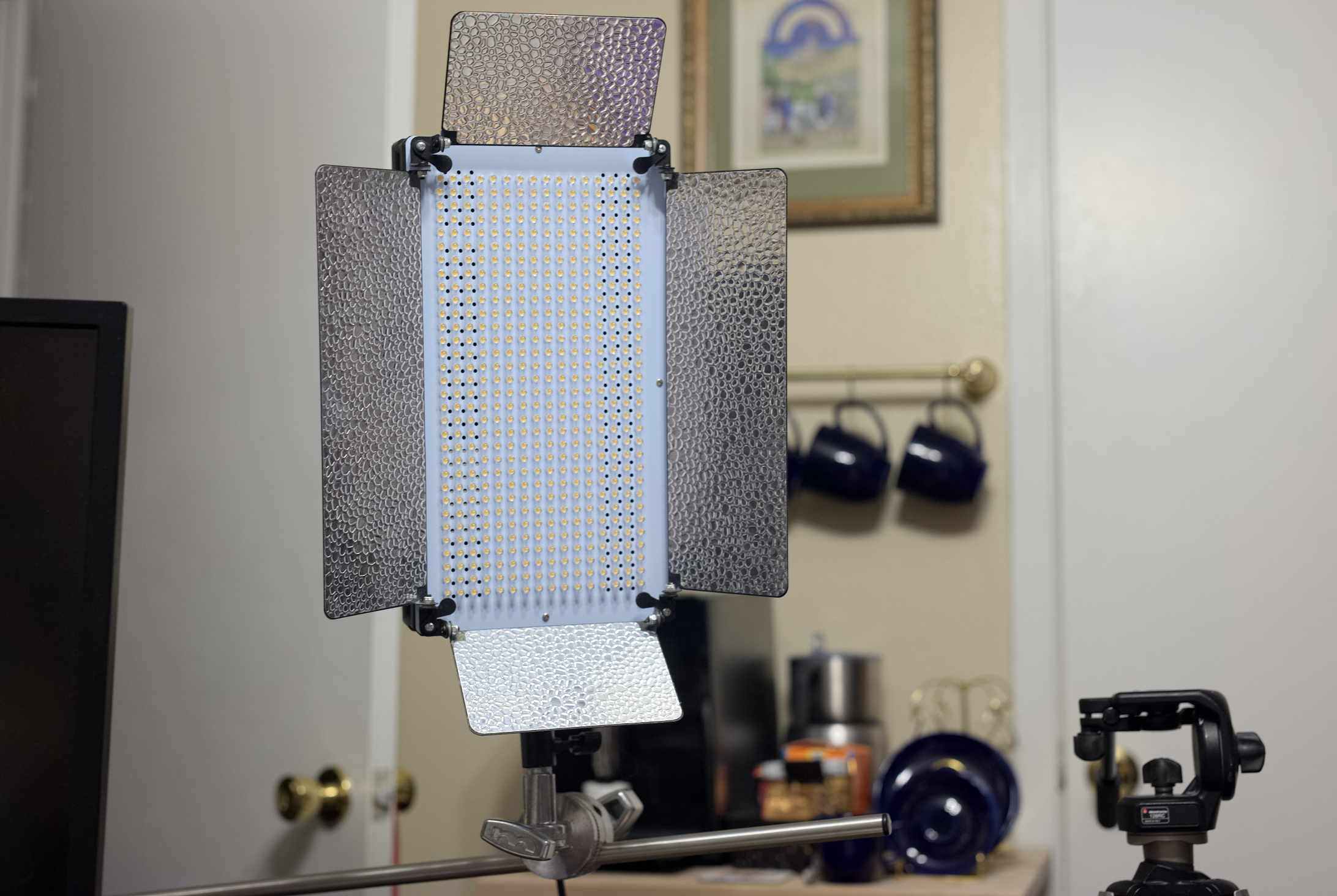 A picture of a studio light